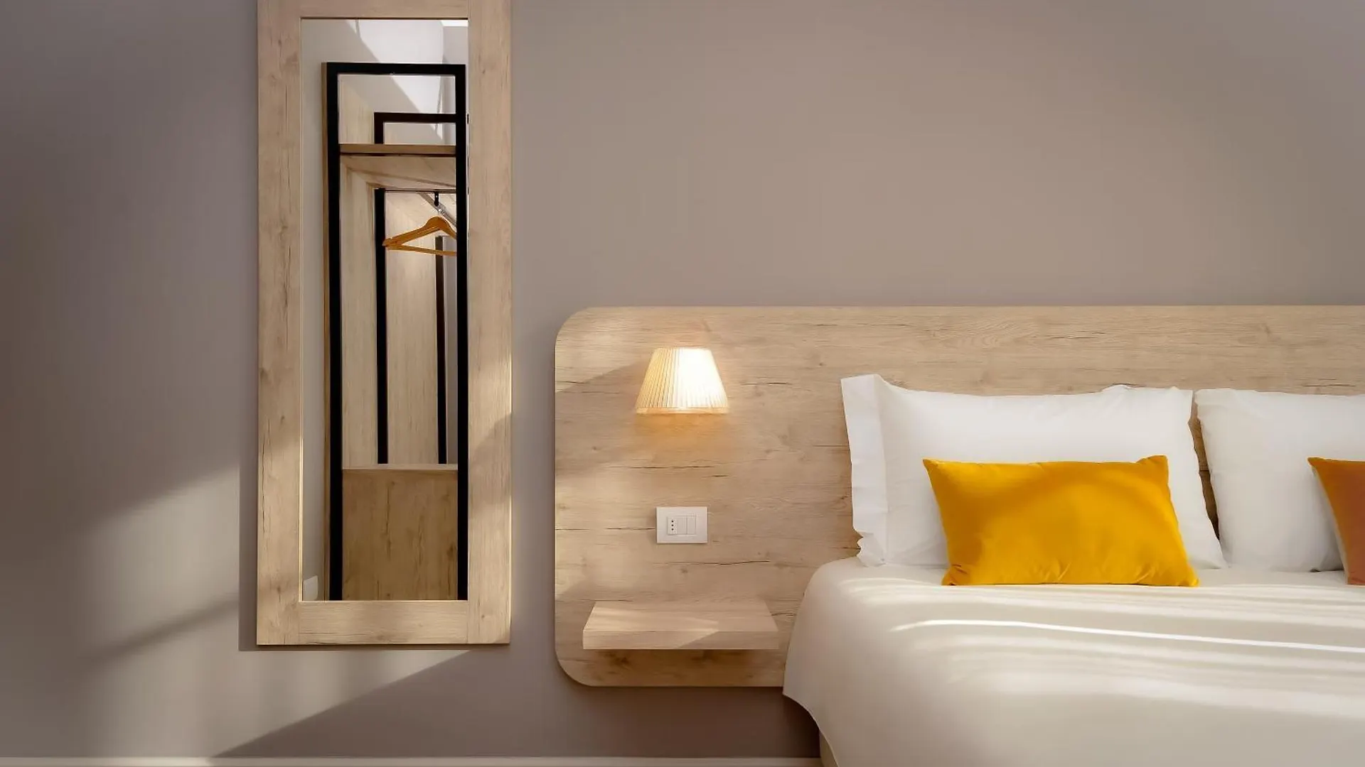 Bergamo Inn 43 Guest house